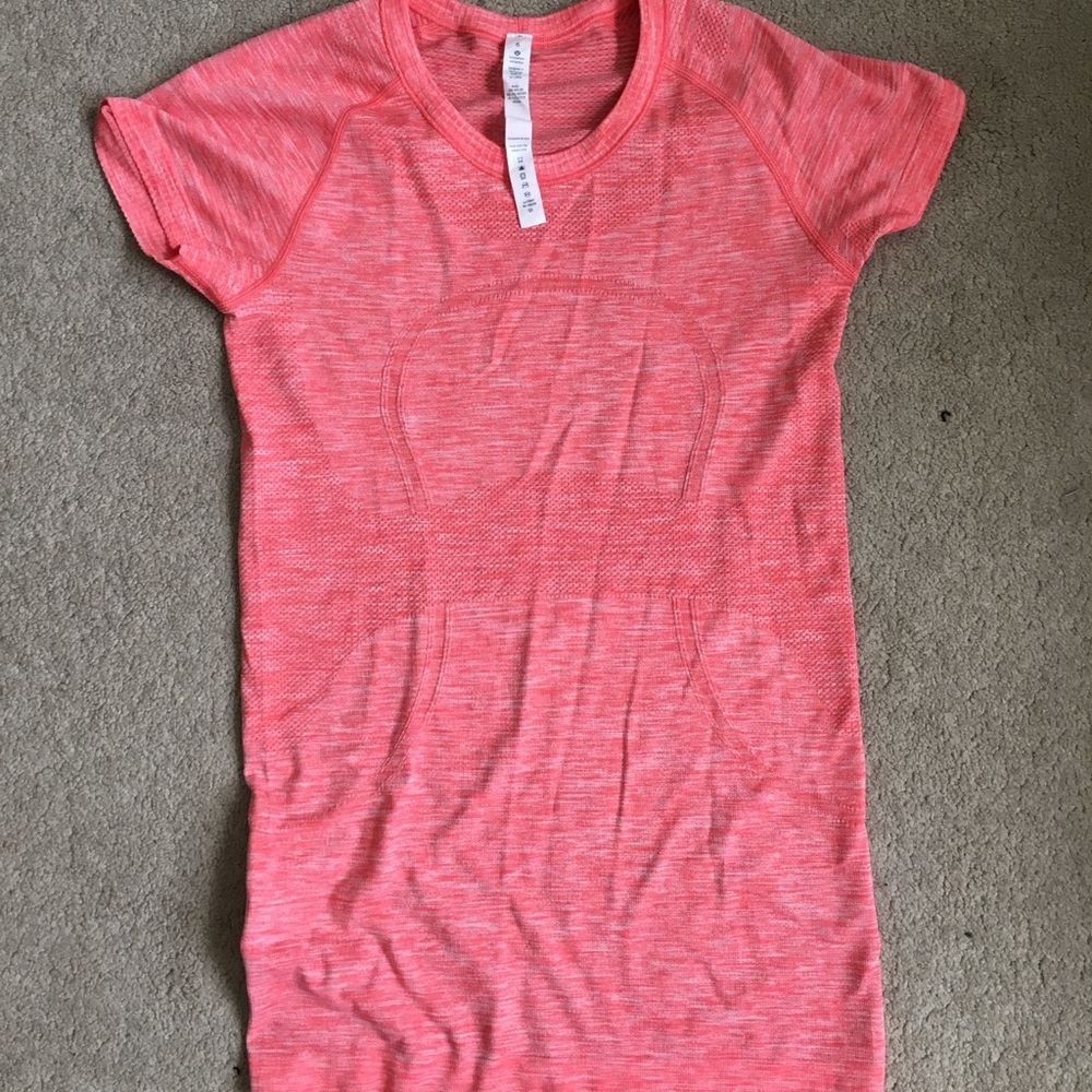 Lululemon tee shirt